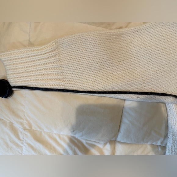 Cozy American Eagle Turtleneck Sweater - Picture 7 of 7